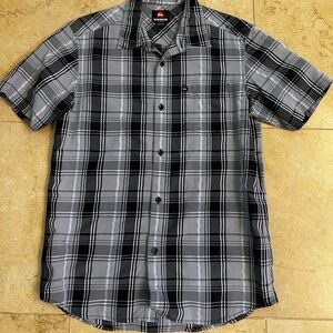Men's Quiksilver Short Sleeve - Button Up Collared Top - Size Small